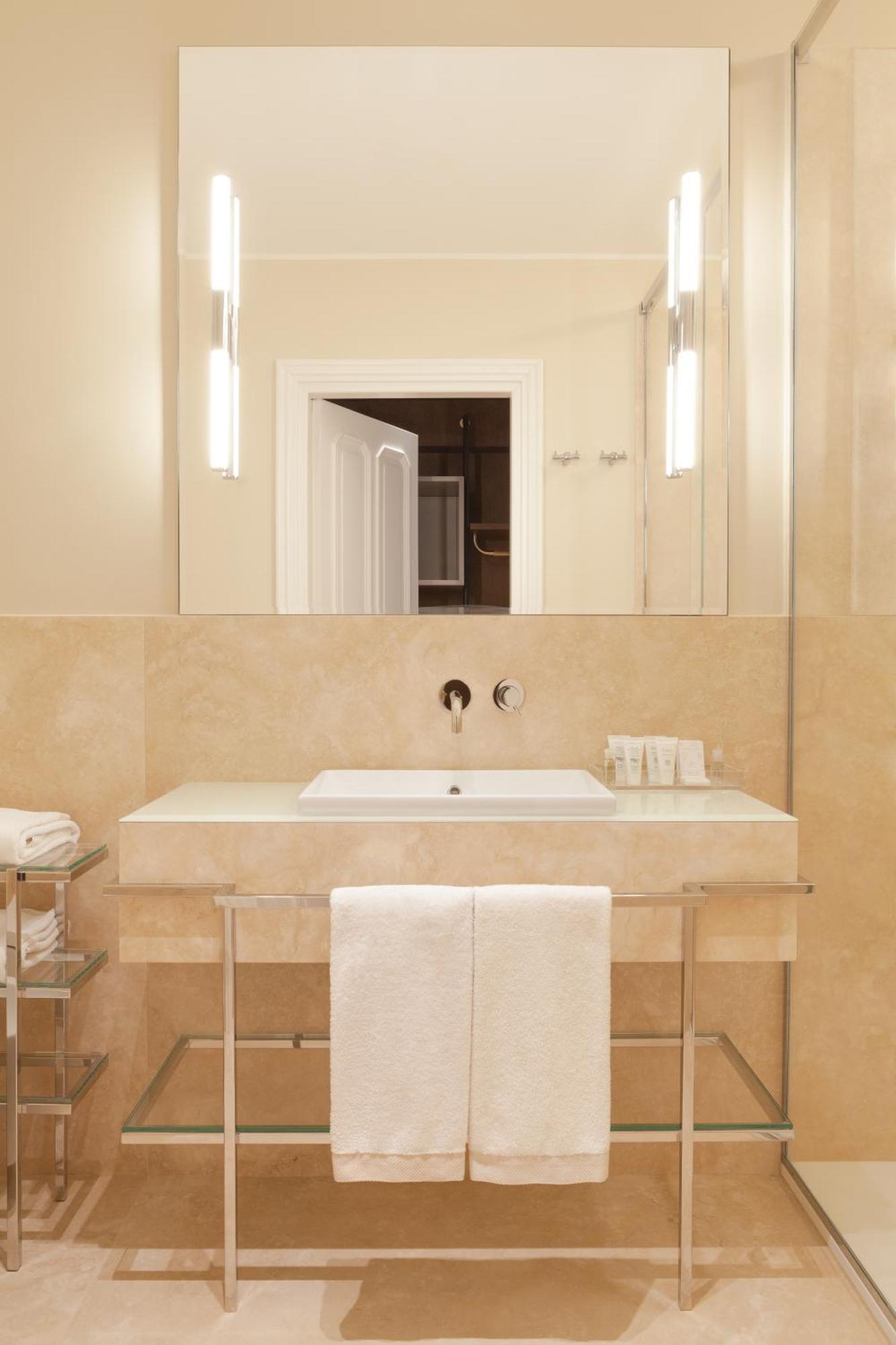 Amabilia Suites Milano Phòng bức ảnh